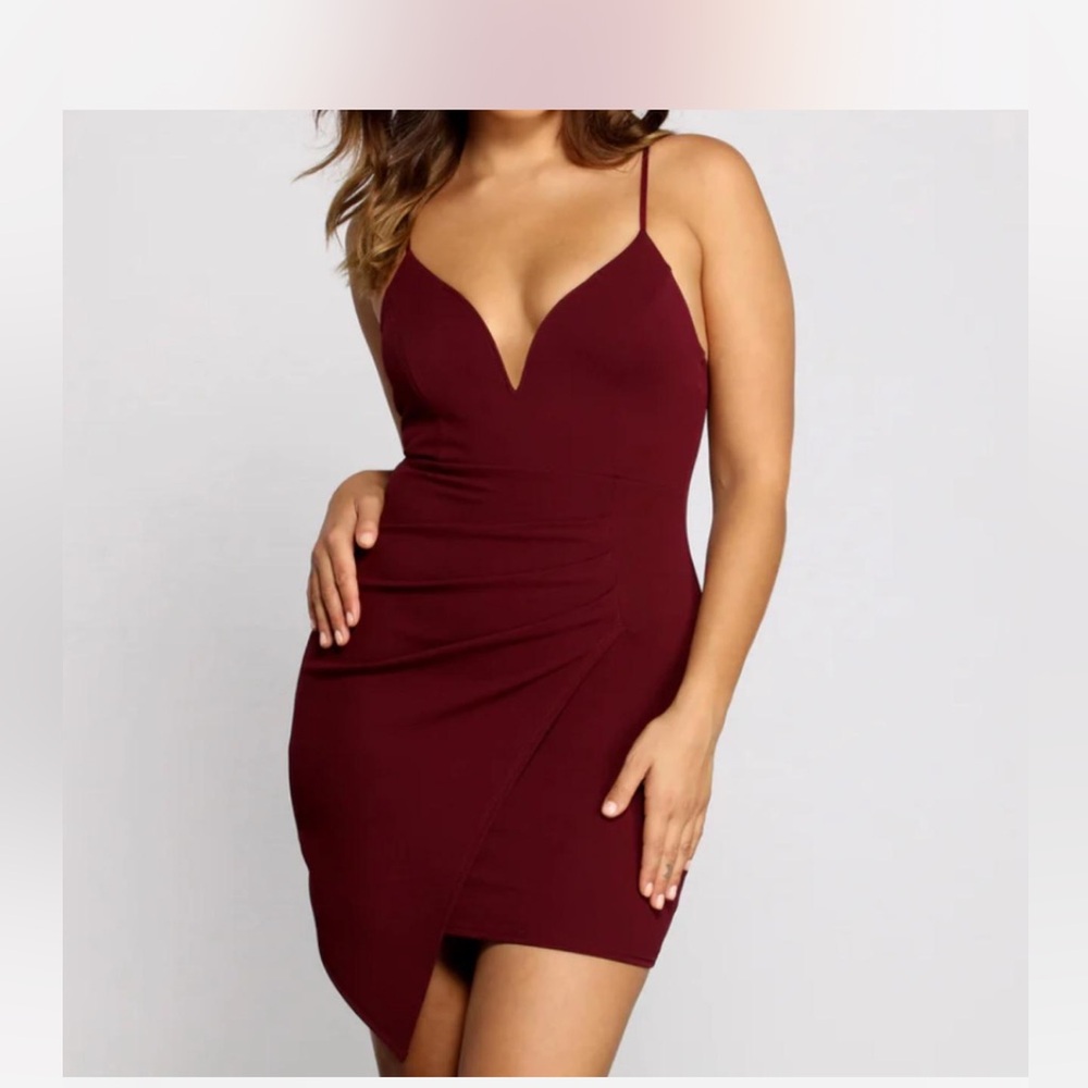 Windsor dress: Deep v neck, asymmetrical skirt - NEVER WORN